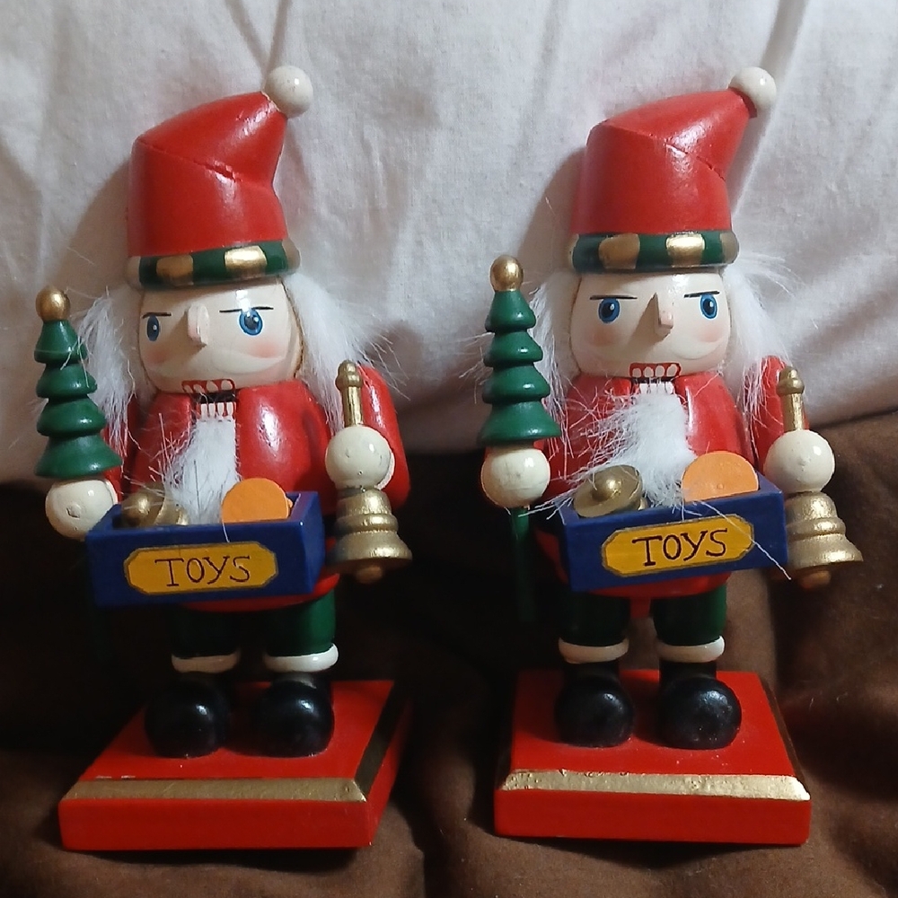 Festive Santa Toy Nutcracker With Moveable Mouth